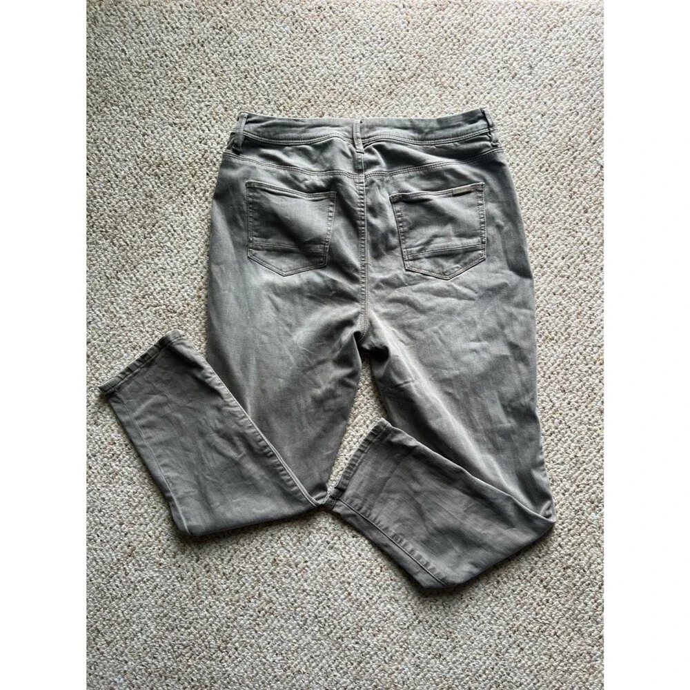 Chico’s So Slimming Jeans Sz 1 = 8/10 Gray Straight Leg